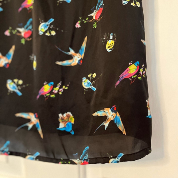 Monk & Lou Multi Bird Print Sleeveless Shawl Collar Blouse XXS Black - Picture 13 of 16